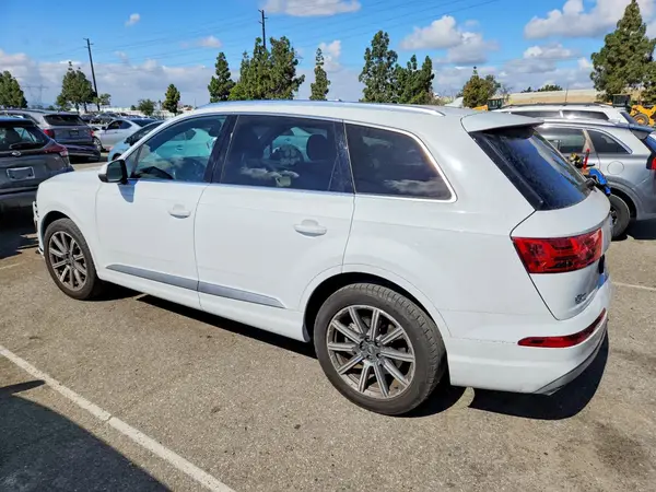 WA1LHAF75JD032057 2018 AUDI Q7 - Image 2