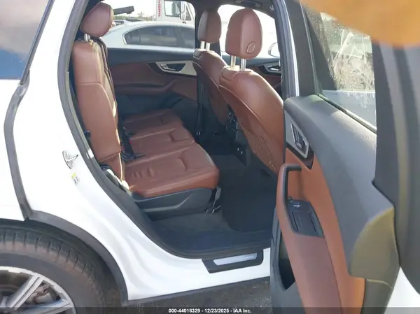WA1LHAF76KD018556 2019 AUDI Q7 - Image 8