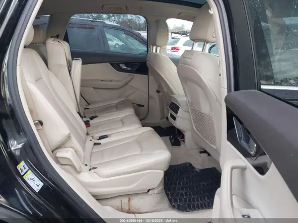 WA1LHAF78HD047162 2017 AUDI Q7 - Image 8