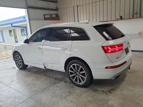 WA1LHAF78JD028715 2018 AUDI Q7 - Image 2