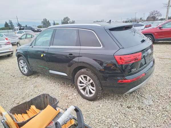 WA1LHAF78JD048088 2018 AUDI Q7 - Image 2
