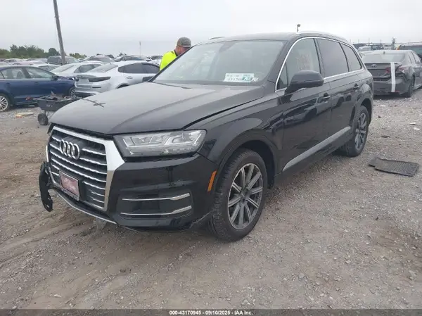 WA1LHAF79KD022438 2019 AUDI Q7 - Image 2