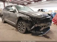 WA1LHAF7XHD040066 2017 AUDI Q7