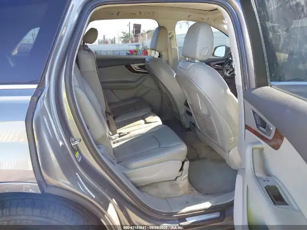 WA1LHAF7XHD046093 2017 AUDI Q7 - Image 8