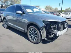 WA1LHAF7XJD015027 2018 AUDI Q7