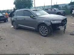 WA1LHAF7XJD034435 2018 AUDI Q7