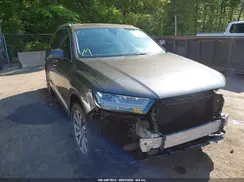 WA1LHAF7XJD045712 2018 AUDI Q7