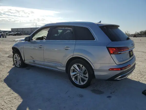 WA1LXAF70LD004642 2020 AUDI Q7 - Image 2