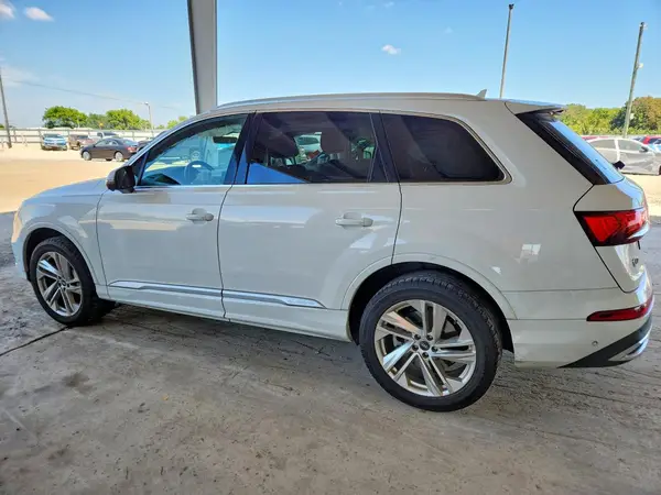 WA1LXAF74MD021168 2021 AUDI Q7 - Image 2