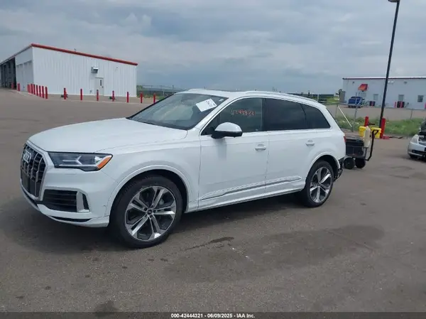 WA1LXAF75MD021454 2021 AUDI Q7 - Image 2