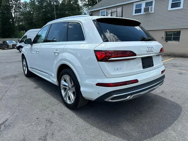 WA1LXBF79PD008992 2023 AUDI Q7 - Image 2