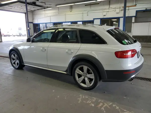 WA1TFAFL1GA014684 2016 AUDI A4 - Image 2