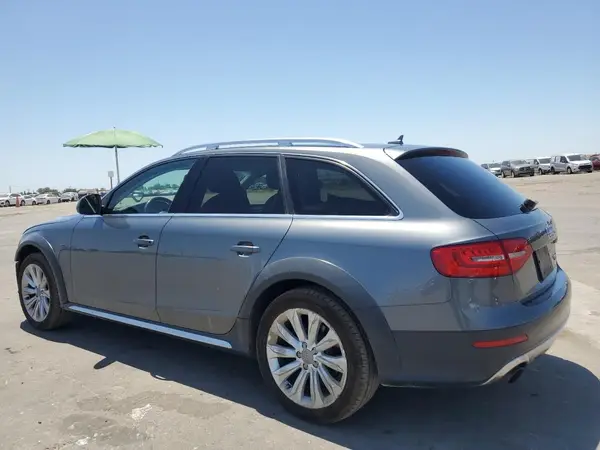 WA1TFAFL9GA008227 2016 AUDI A4 - Image 2