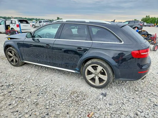 WA1UFAFL0GA010078 2016 AUDI A4 - Image 2