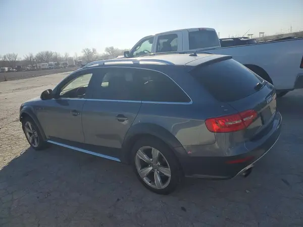 WA1UFAFL1GA014723 2016 AUDI A4 - Image 2