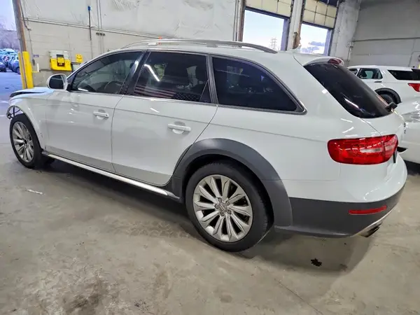 WA1UFAFL6GA017052 2016 AUDI A4 - Image 2