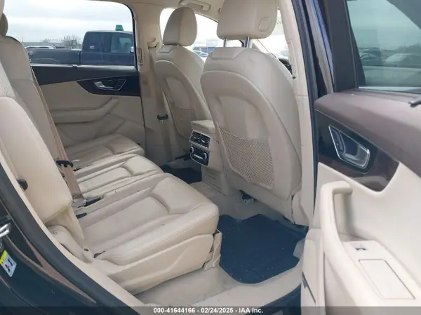 WA1VAAF70HD035942 2017 AUDI Q7 - Image 8