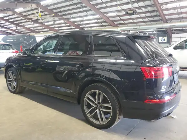 WA1VAAF70HD052868 2017 AUDI Q7 - Image 2