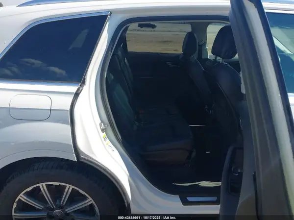 WA1VAAF72HD000688 2017 AUDI Q7 - Image 8
