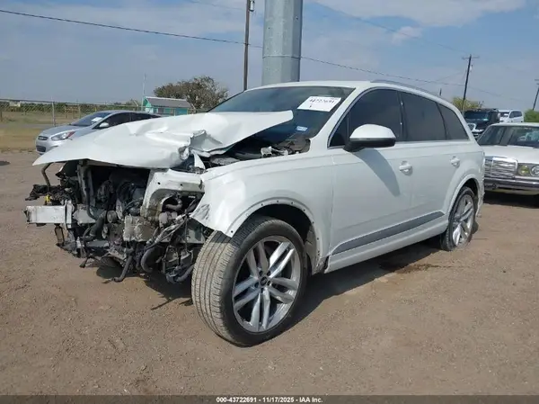 WA1VAAF72HD028670 2017 AUDI Q7 - Image 2