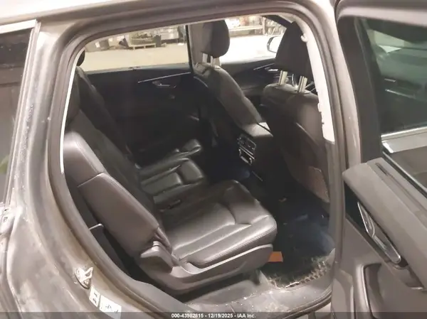 WA1VAAF74HD002328 2017 AUDI Q7 - Image 8