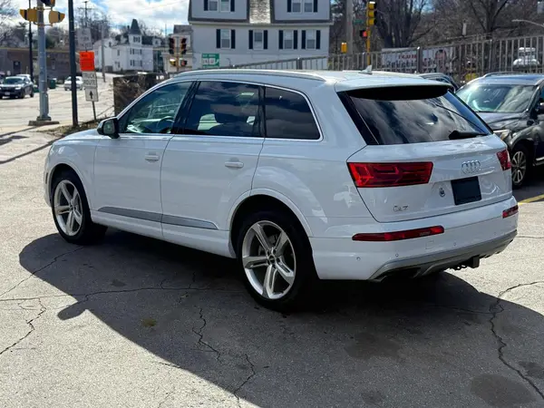 WA1VAAF77KD012049 2019 AUDI Q7 - Image 2