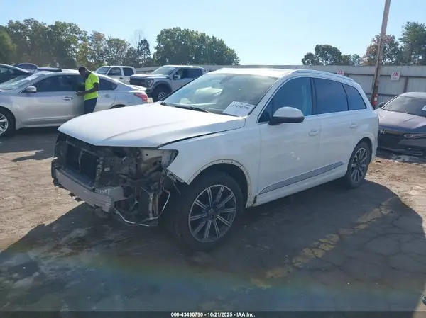 WA1VAAF78HD007757 2017 AUDI Q7 - Image 2