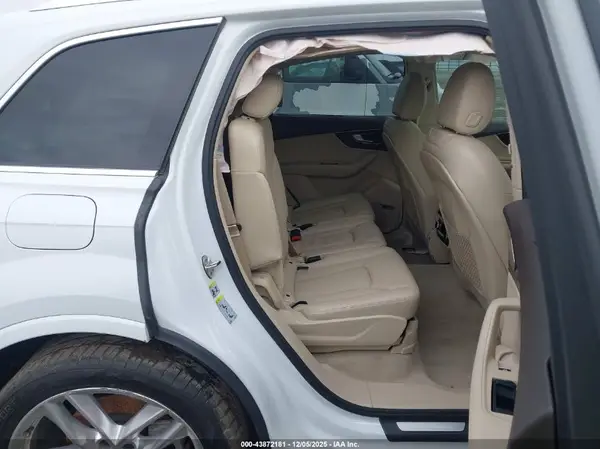 WA1VAAF7XHD050805 2017 AUDI Q7 - Image 8