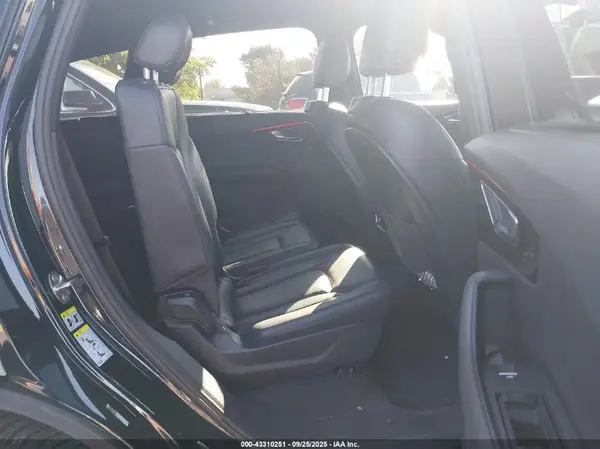 WA1VAAF7XJD000170 2018 AUDI Q7 - Image 8