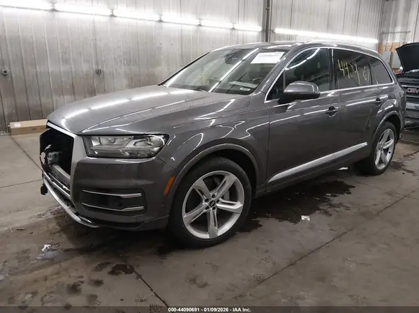 WA1VAAF7XKD011235 2019 AUDI Q7 - Image 2