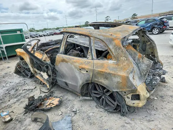 WA1VCBFP9GA048009 2016 AUDI SQ5 - Image 2