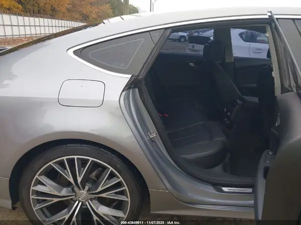 WAU22AFC8HN133935 2017 AUDI A7 - Image 8