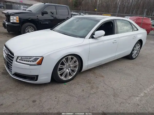 WAU34AFD4GN015886 2016 AUDI A8 - Image 2
