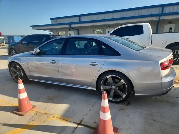 WAU43AFD0HN017644 2017 AUDI A8 - Image 2