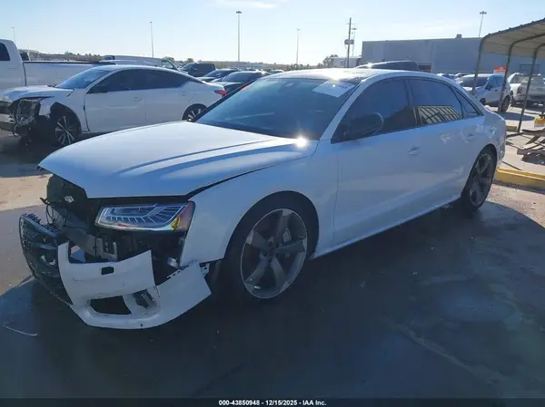 WAU43AFD2JN000303 2018 AUDI A8 - Image 2