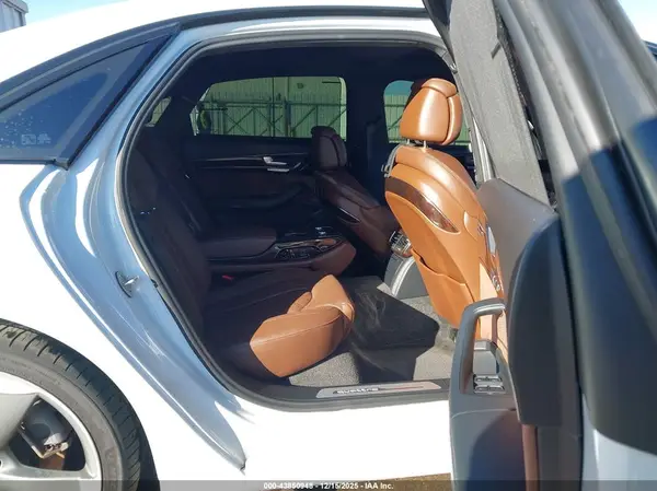WAU43AFD2JN000303 2018 AUDI A8 - Image 8