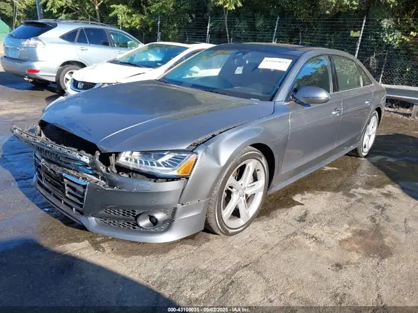 WAU43AFD2JN000527 2018 AUDI A8 - Image 2