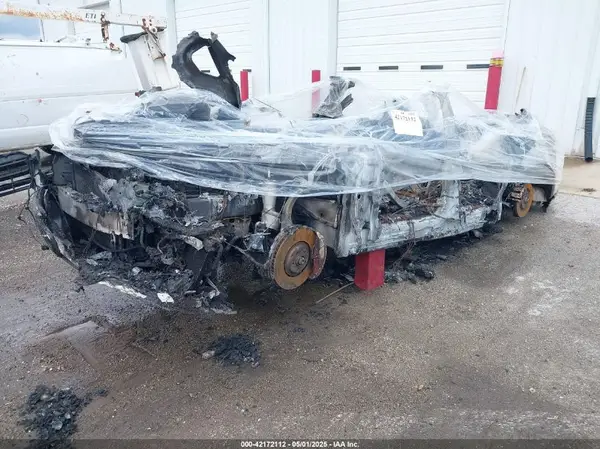 WAU43AFD7HN005877 2017 AUDI A8 - Image 2
