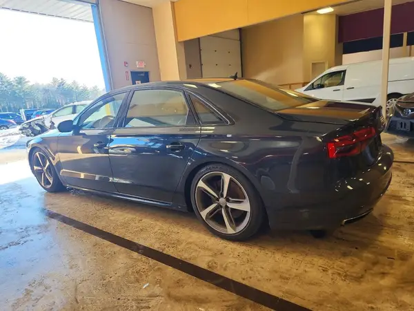 WAU44AFD0JN000121 2018 AUDI A8 - Image 2