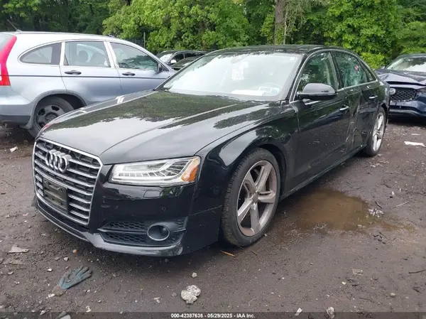 WAU44AFD1JN000676 2018 AUDI A8 - Image 2