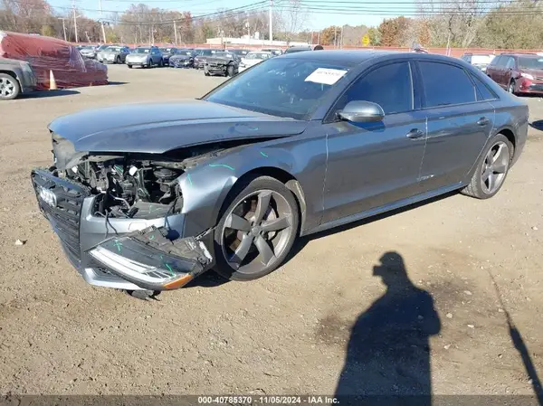 WAU44AFD5JN000471 2018 AUDI A8 - Image 2