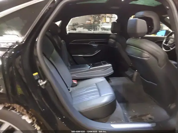 WAU8DAF81KN007424 2019 AUDI A8 - Image 8