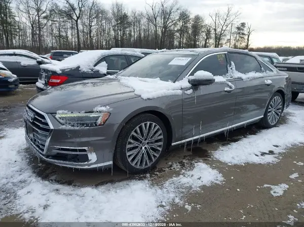 WAU8DAF81KN009528 2019 AUDI A8 - Image 2