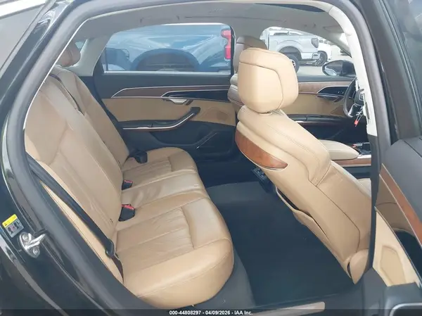WAU8DAF83KN007117 2019 AUDI A8 - Image 8