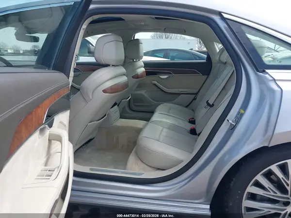 WAU8DAF84KN005196 2019 AUDI A8 - Image 8