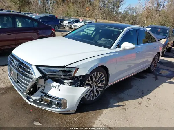 WAU8DAF85KN007006 2019 AUDI A8 - Image 2