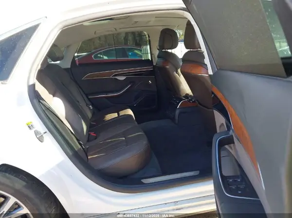 WAU8DAF85KN007006 2019 AUDI A8 - Image 8