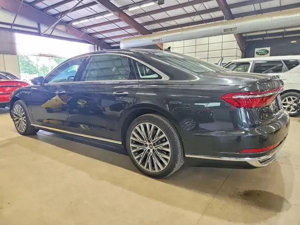 WAU8DAF85KN013825 2019 AUDI A8 - Image 2