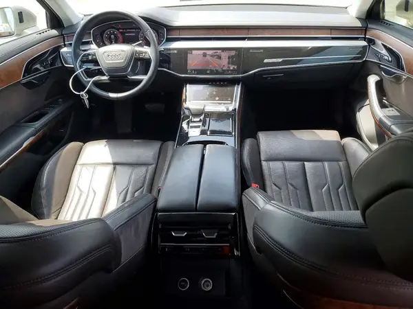 WAU8DAF85KN017647 2019 AUDI A8 - Image 8