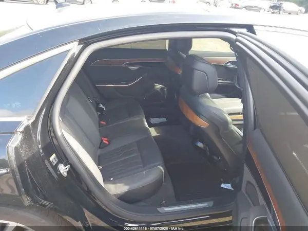 WAU8DAF8XKN008670 2019 AUDI A8 - Image 8